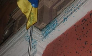 В Ростове-на-Дону закидали яйцами консульство Украины