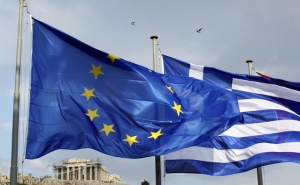 Germany's EU Commissioner on Greece: Time to Prepare for a State of Emergency
