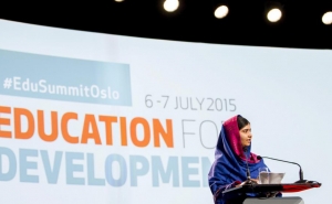 Малала призывает направить военные расходы на образование детей