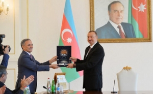 Азербайджан: журналистов награждают... статьями Уголовного кодекса