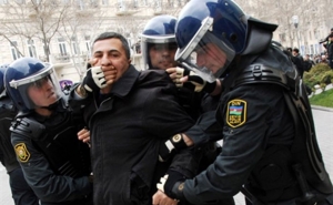 Баку призывает не политизировать политику