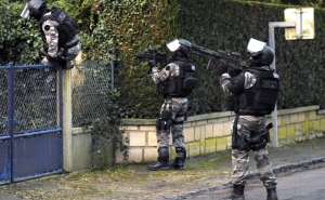 Woman Suicide Bomber Blows Herself Up in Dramatic Gunfight at Paris 

