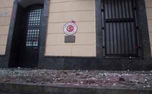 Россияне забросали посольство Турции в Москве камнями