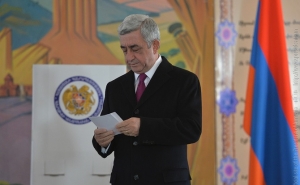 Սերժ Սարգսյանը ՀՀԿ գրասենյակից է հետևում հանրաքվեի արդյունքների ամփոփմանը
