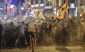 В Турции требуют прекратить операции против курдов 
