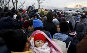 Жители Греции и Македонии остановили более 80 автобусов с мигрантами
