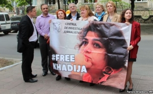 Правозащитники: "Освобождение Хадиджи - недостаточный шаг властей Азербайджана"