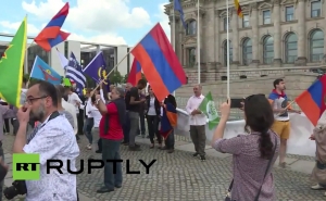 Armenians Danced Kochari in front of Bundestag (VIDEO)
