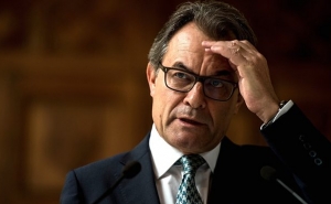 Экс-глава Каталонии предстанет перед судом за организацию опроса о независимости
