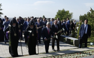  Президент Армении посетил пантеон "Ераблур"