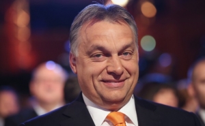 Премьер Венгрии празднует победу после референдума о беженцах