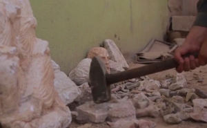 Боевики ИГИЛ уничтожили древние статуи в Сирии