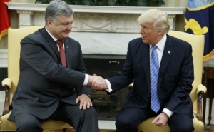 Poroshenko Thinks that Trump Is Not Connected with Russia