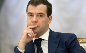 Медведев примет участие во встрече глав-правительств ЕврАзЭС в Армении
