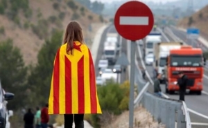 Суд в Испании заблокировал заседание парламента Каталонии