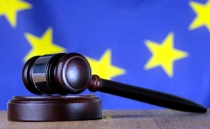Еврокомиссия собралась подать в суд на девять стран ЕС