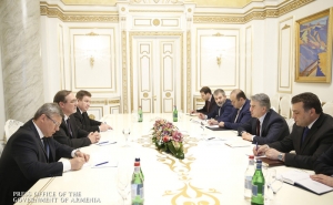 Премьер-министр принял посла России в Армении