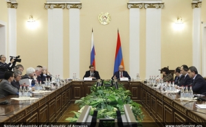 В Ереване завершило работу совместное заседание Постоянной комиссии по внешним связям НС РА и Комитета по международным делам Совет Федерации России