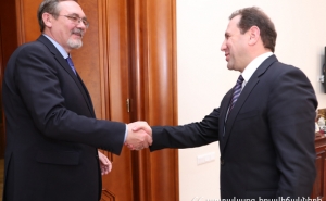 Глава МЧС Армении принял завершающего дипломатическую миссию посла РФ
