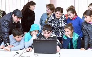 Известные в Армении школьные лаборатории "Армат" начнут открываться и в Грузии