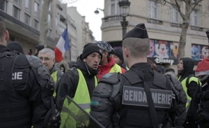 Փարիզում ոստիկանությունն արցունքաբեր գազ է կիրառել &laquo;դեղին բաճկոններին&raquo; ցրելու համար