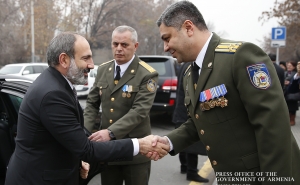 Разведка, контрразведка, борьба с терроризмом - это огромный фронт, который вы держите: Пашинян поздравил сотрудников СНБ