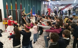 По инициативе  Анны Акопян 800 детей приняли участие  в новогоднем празднике