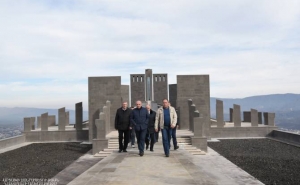 Президент Арцаха посетил строительную площадку спортивно-культурного комплекса в Степанакерте