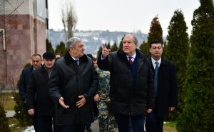 Президент Армении посетил МЧС