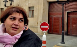 Азербайджан должен выплатить Хадидже Исмайловой 15 000 евро