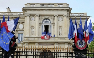 МИД Франции отреагировал на встречу вице-премьера Италии с "желтыми жилетами"