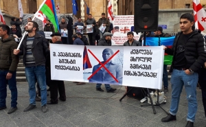 Թբիլիսիում ադրբեջանցիները բողոքում են Միխայիլ Ավագյանի հուշարձանի ապամոնտաժման համար