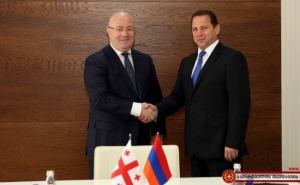 Министр обороны Грузии посетит Армению