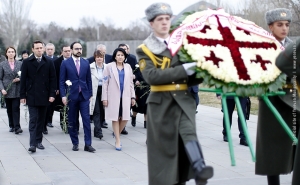 Президент Грузии почтилa память жертв Геноцида армян (фотографии)