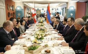 Мы должны брать в основу наши общие стратегические интересы: премьер-министр Армении - президенту Грузии