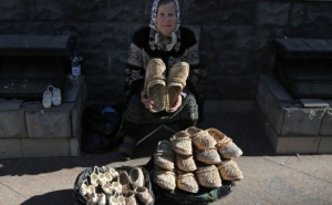 Kremlin Doubts Figures Showing Russians Too Poor to Buy Shoes