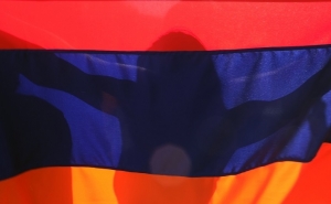 Правительство Франции разместило на своем официальном портале армянский флаг