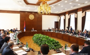 President of Artsakh Chairs the Government's Meeting