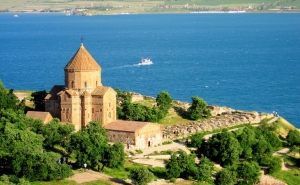 Ստամբուլում Վանի Սուրբ Խաչ հայկական եկեղեցու լուսանկարների ցուցահանդես է կազմակերպվել