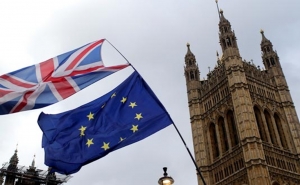 Британский парламент официально приостановит работу