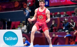 World Championship: Freestyle Wrestlers Enter Competition
