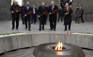 Nikol Pashinyan, Armen Sarkissian, Ararat Mirzoyan And Zohrab Mnatsakanyan Laid Flowers At the Armenian Genocide Memorial