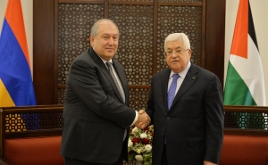 Արմեն Սարգսյանը հանդիպել է Պաղեստինի Ազգային իշխանության նախագահ Մահմուդ Աբասի հետ