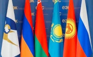 Главы правительств ЕАЭС 31 января рассмотрят снижение порога беспошлинного ввоза товаров