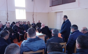 Бако Саакян провел рабочее совещание в городе Карвачар