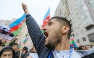 Ադրբեջանի ոստիկանությունը ցրել է ԿԸՀ դիմաց կազմակերպված հերթական բողոքի ցույցը