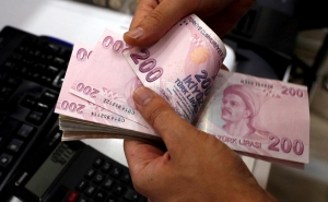 Bloomberg: курс турецкой лиры вновь обновил исторический минимум по отношению к доллару