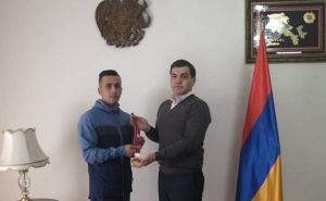 Iranian Champion Dedicates his Gold Medal to the Family of Armenian Athlete Killed in the Artsakh War
