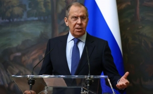 Lavrov Considers it Necessary for Russia to Get Away from Using US Dollar