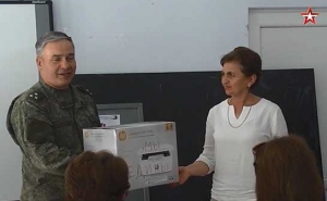 Миротворцы РФ привезли компьютеры в школу № 1 города Мартуни в Нагорном Карабахе